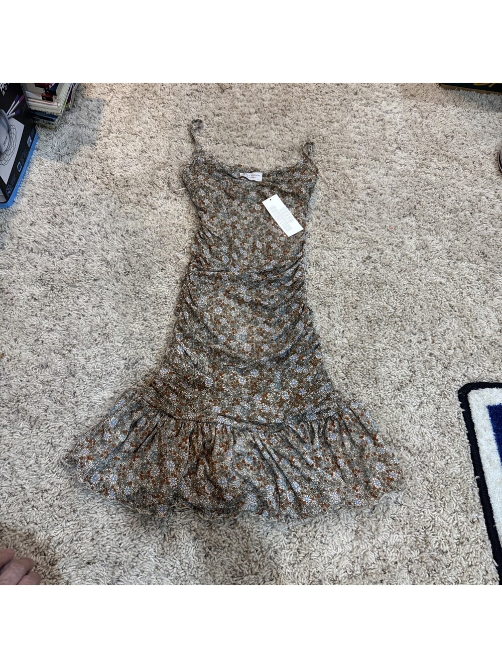 Dress forum dress floral size small new with tags. smoke free